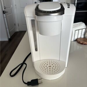 Keurig K-Select Single-Serve K-Cup Pod Coffee Maker, Matte White
